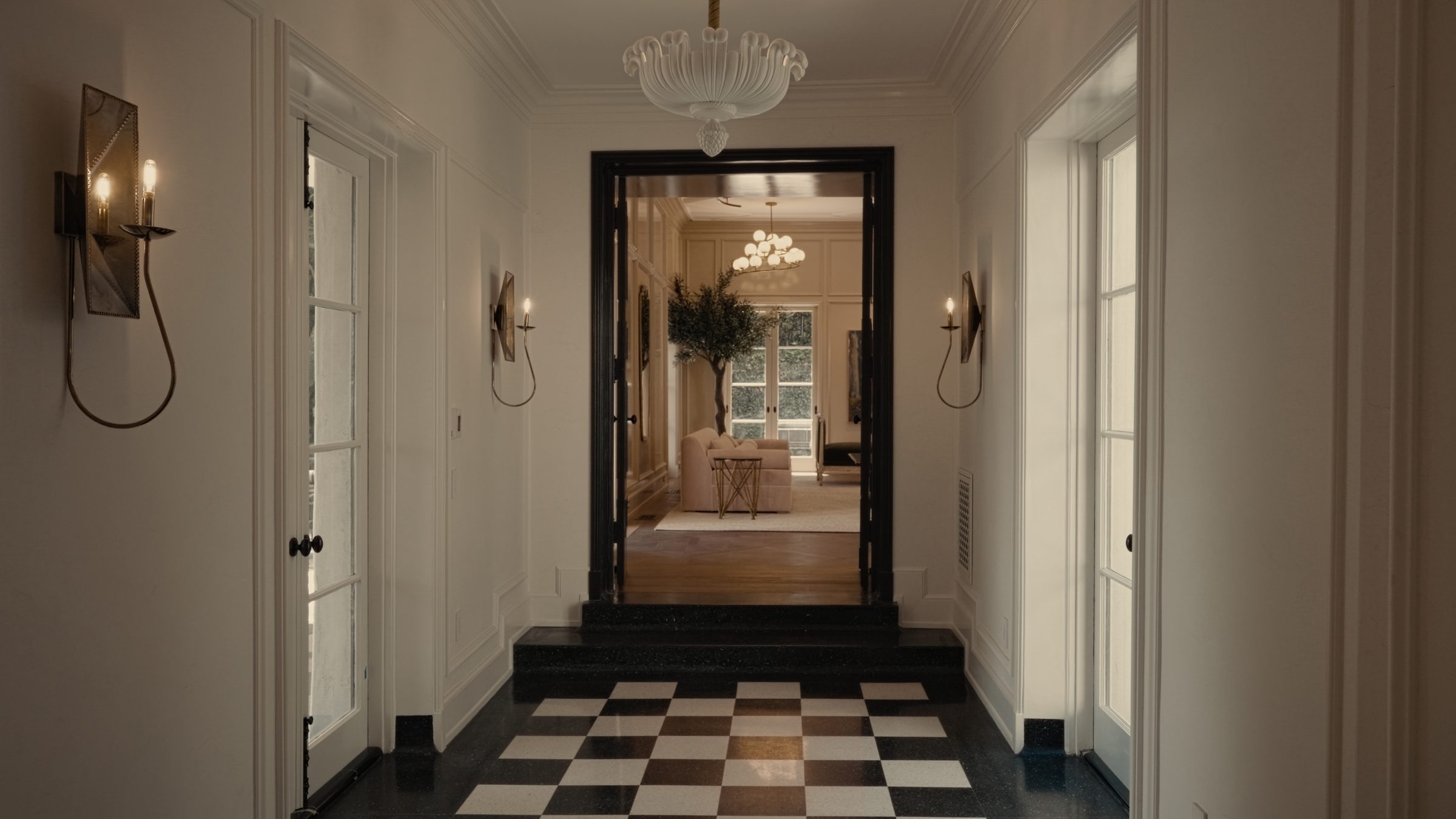 Maison De La Reine — film still 3
