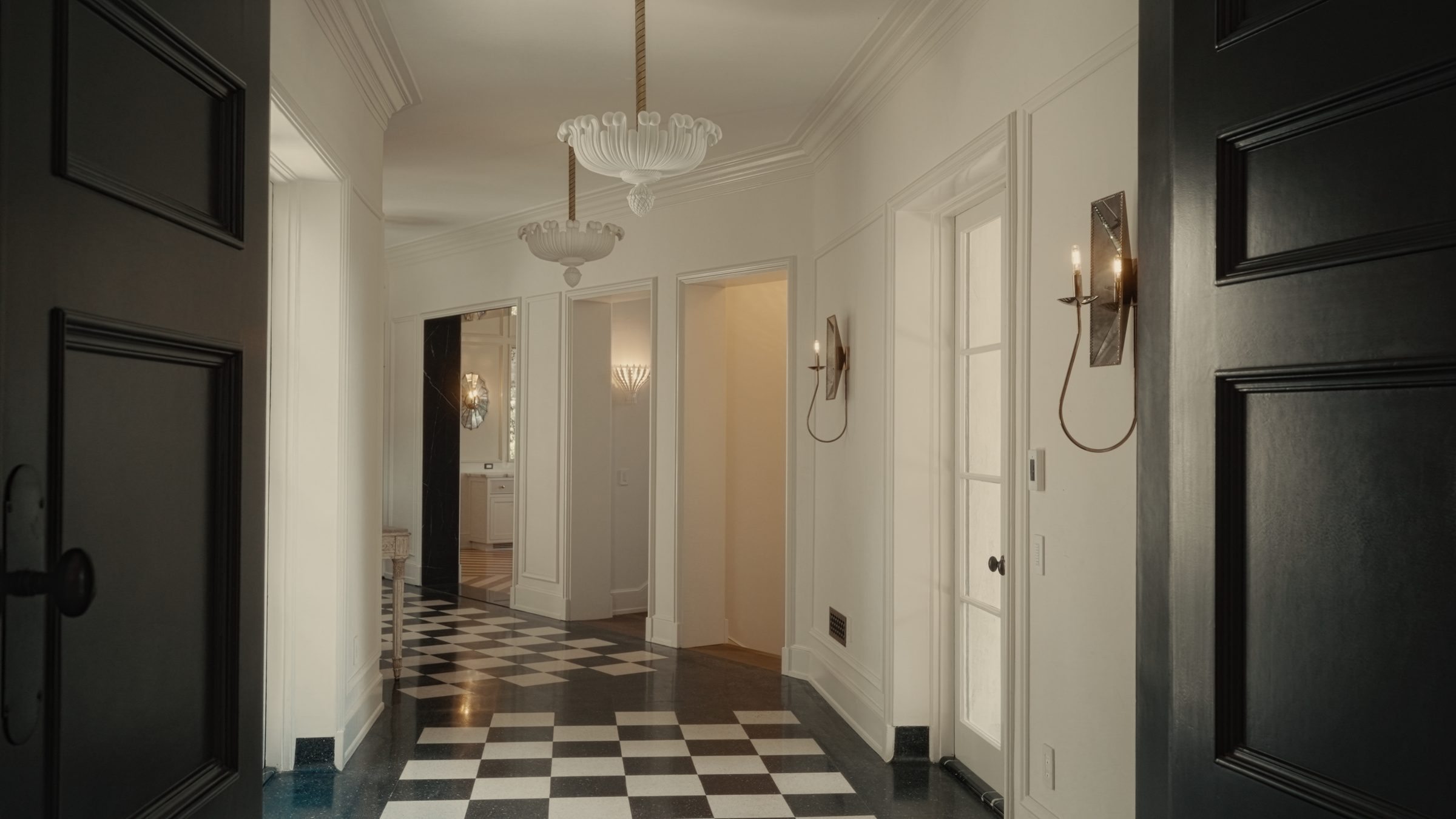 Maison De La Reine — film still 4